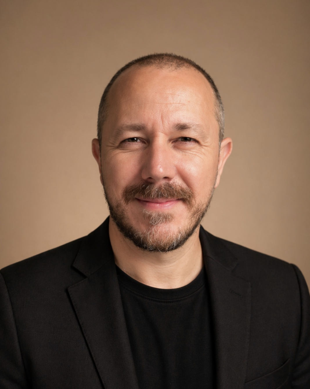 Hakan Akben — Stratejist, Eğitmen ve Keynote Konuşmacısı